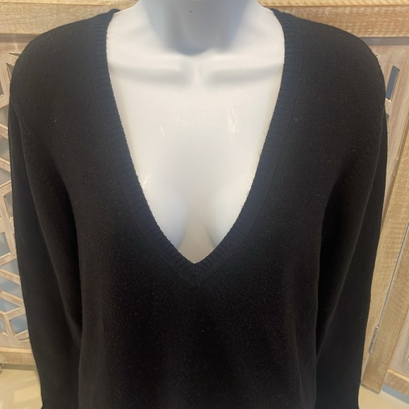 French connection Sweater ✨ - Picture 2 of 8